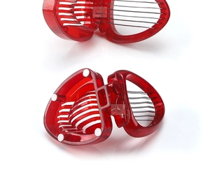 Tagliafragole in plastica rossa con fili in acciaio inossidabile utensile cucina frutta