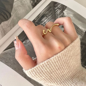 French minimalist 925 sterling silver S-shaped wavy golden ring for women on finger