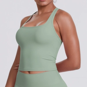 Vue détaillée du soutien-gorge de sport vert menthe en tissu de yoga brossé extensible