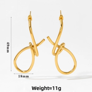 Macro shot showing golden knot earring dimensions of 49mm length and 11g weight