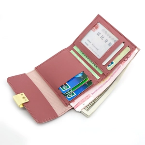 Portefeuille compact rose à trois volets pour femme avec fentes pour cartes et billets
