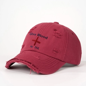 Casquette de baseball bordeaux vieillie avec broderie Give Blood et croix