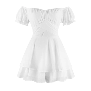 Detail eines weißen schulterfreien Minikleids mit Rüschensaum und Puffärmeln aus Polyester