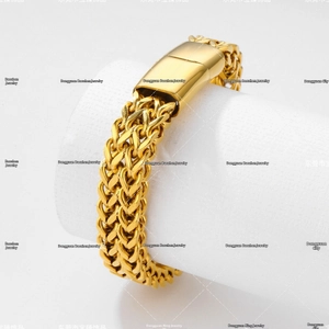 Detail of 18K gold-plated stainless steel wheat chain with high-polish clasp