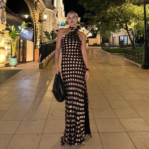 Elegante abito lungo da donna in chiffon a pois dorati con scollo all'americana e schiena scoperta