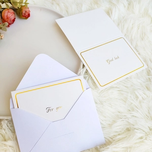 Elegante weiße Grußkarten mit Goldfolienrand und Aufschrift Good Luck und For You