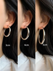 Comparison of 3cm, 4cm, and 5cm silver hoop earrings showing size scale on model