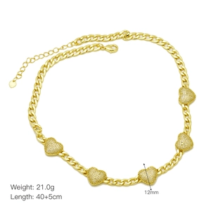 Detail showing gold heart necklace dimensions with 40+5cm length and 21g weight specifications