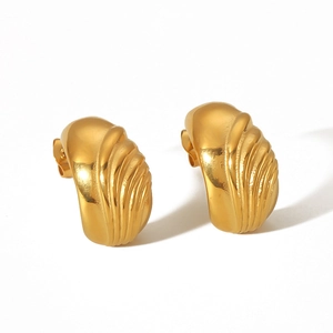 Boucles d'oreilles créoles C en acier inoxydable doré 18 carats avec texture côtelée
