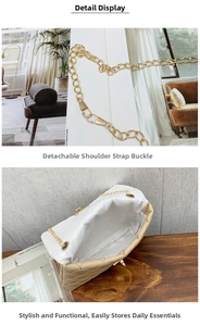 Détails de la boucle dorée amovible et espace intérieur du sac beige matelassé
