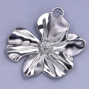 Detailed close-up of a silver 304 stainless steel flower pendant with textured center