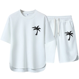 Sommer Herren-Sportset in Weiß mit Palmen-Print T-Shirt und lässigen Tunnelzug-Shorts