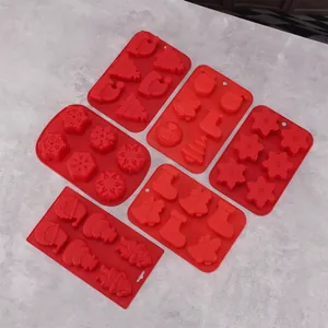 Juego de 6 moldes navideños de silicona roja con copos de nieve y árboles de Navidad