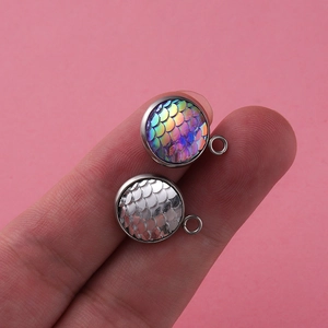 DIY sieraden 12mm ronde titanium stalen visschubben hangers in iriserend en zilverkleur