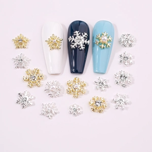 Winter Christmas snowflake nail charms in gold and silver alloys with pearls and rhinestones