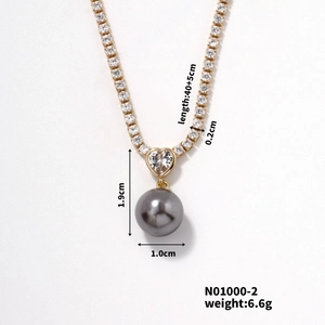 Detail view of pearl pendant necklace with dimensions 40+5cm and 6.6g product weight