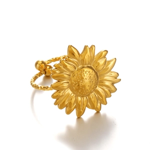 Bague tournesol dorée avec anneau torsadé et design ouvert réglable pour femme