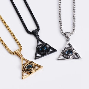 Drei Punk-Edelstahlanhänger in Dreiecksform mit bösem Auge in Gold, Schwarz und Silber