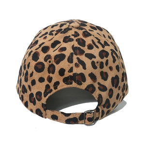 Cappellino da baseball retrò in velluto a coste leopardato con fibbia in metallo regolabile