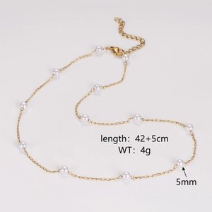 Detail showing 42+5cm gold chain with 5mm white pearls on a minimalist necklace
