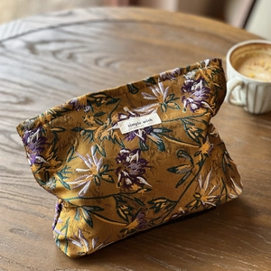 Retro Floral Jacquard Clutch Bag Caramel Fabric Makeup Pouch Zipper Toiletry Organizer Handheld Purse For Women