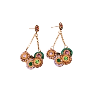 Boucles d'oreilles vintage à pompons dorés et strass colorés sur pendentifs tissés