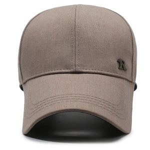 Vista frontale del cappellino da baseball kaki in cotone con visiera curva e logo R