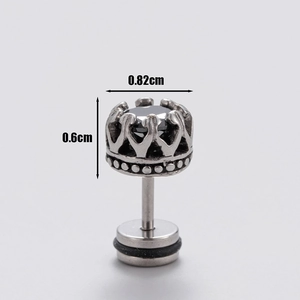 Detail view of crown-shaped stud earring with black zircon and size measurements