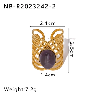 Detail view of wavy gold stainless steel ring with dimensions 2.1cm and purple gemstone