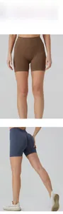 Détails avant et arrière du short de yoga sans couture à taille haute avec effet V