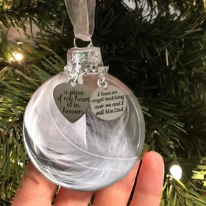 6cm Memorial Christmas Ball with White Feathers and Heart Charm for Tree Decor
