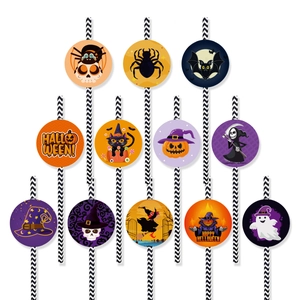 Detailliertes Halloween-Set aus Papiertrinkhalmen mit Kürbis-, Fledermaus- und Geist-Deko