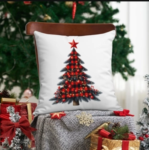 Housse de coussin de Noël avec motif sapin à carreaux rouges sur chaise en bois