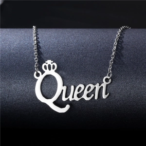 Collier lettre Queen avec couronne en acier inoxydable poli pour femmes argenté