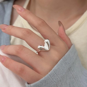 Minimalist S925 sterling silver heart ring with a polished mirror finish on model hand