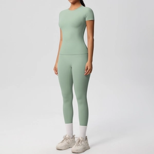 Detail view of mint green seamless two-piece sports set with high-waist leggings and T-shirt