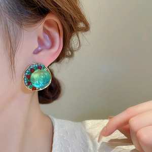 Boucles d'oreilles rondes vintage avec pierre en résine verte et perles colorées