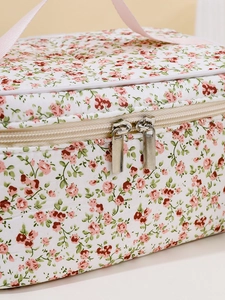 Detail of floral makeup bag featuring pink flower patterns and smooth double zipper