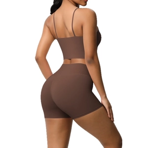 Ensemble de yoga marron foncé pour femme avec brassière et short de fitness
