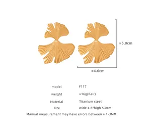 Size chart showing 4.6x5.0cm titanium steel leaf earrings with weight specifications