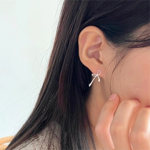 Elegant 925 sterling silver bow stud earring worn on model for a minimalist look