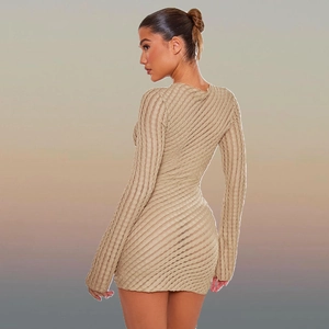 Robe moulante en tricot à manches longues marron camel avec tissu texturé à côtes