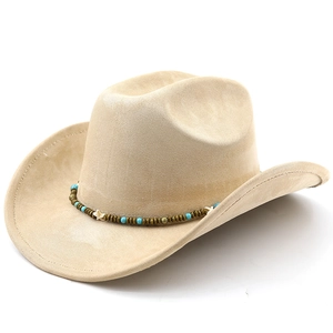 Details von beigem Wildleder-Cowboyhut mit böhmischem Perlenband und Türkis-Akzenten