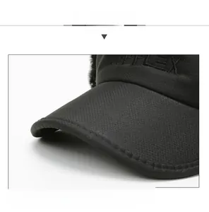 Dettaglio del cappellino outdoor nero con ricamo SUPPLEX e trama del tessuto resistente