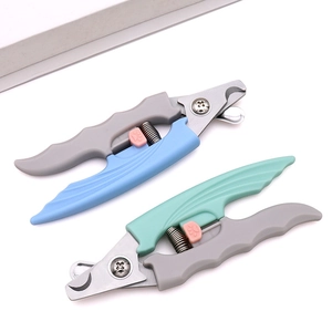 Détails des lames en acier inoxydable semi-lunaire et coupe-ongles ergonomiques pour animaux