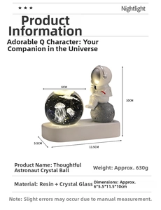 Dettaglio della luce notturna sfera di cristallo astronauta con dimensioni base