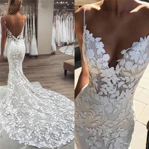 Spitzen-Hochzeitskleid im Meerjungfrau-Stil mit Spaghettiträgern und langer Schleppe
