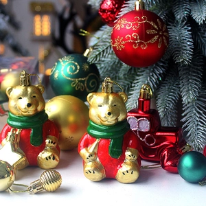 72pcs Christmas ornaments set featuring golden bears and colorful plated baubles