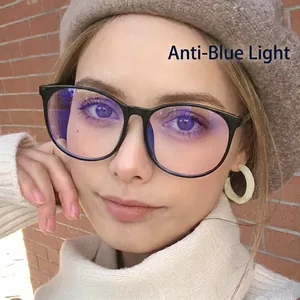 Lunettes rondes surdimensionnées noires anti-lumière bleue portées par un mannequin