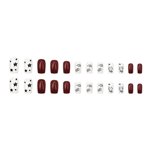 Faux ongles motifs chat et poisson avec fini brillant bordeaux et dessins d'étoiles
